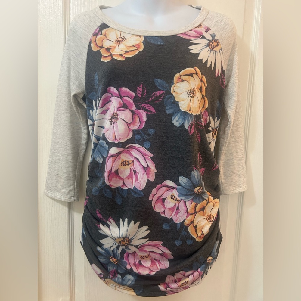 Pretty Floral Top Rusching On Sides